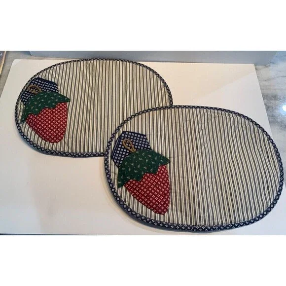 Cottage Core Fabric Placemat Set of 4 Strawberry Applique Pocket Fiber Filled - Picture 3 of 10